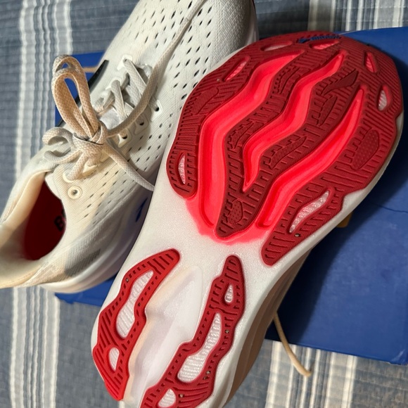 Brooks Women's White and Pink Athletic Shoes - Picture 4 of 5